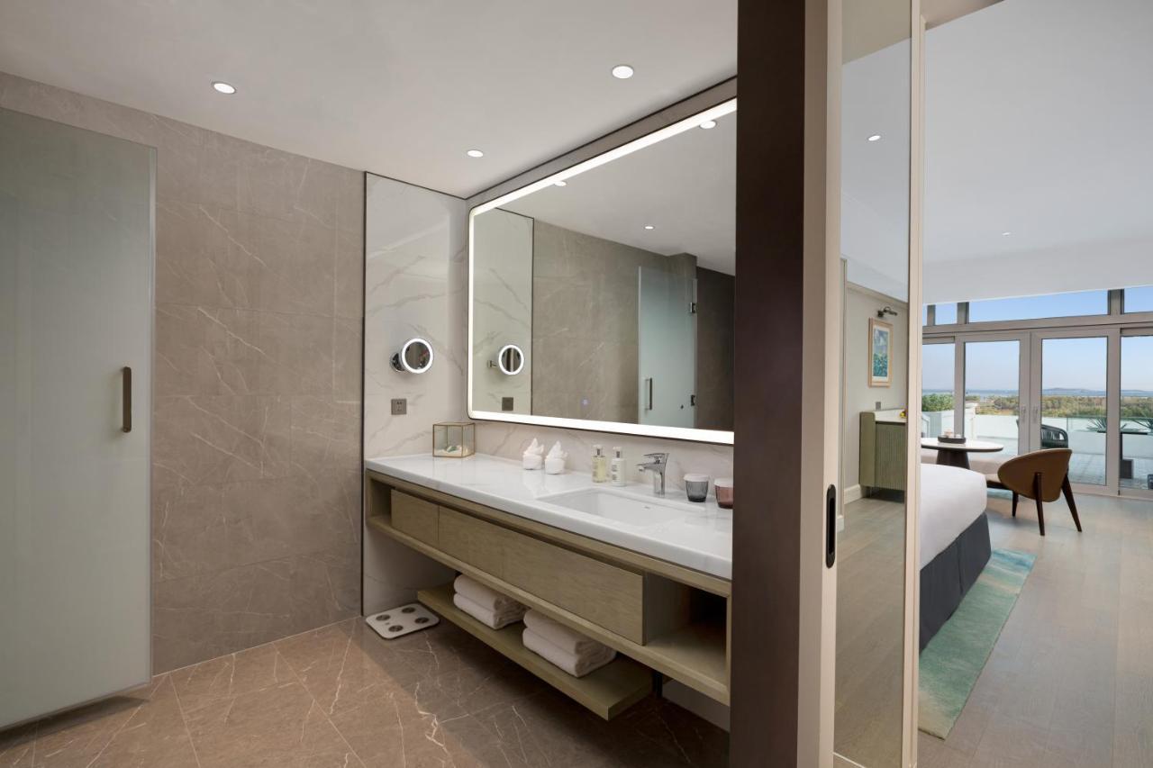 Xiamen International Seaside Hotel -Hotel Corridor Leads To The Stone Exhibition Hall Exteriér fotografie