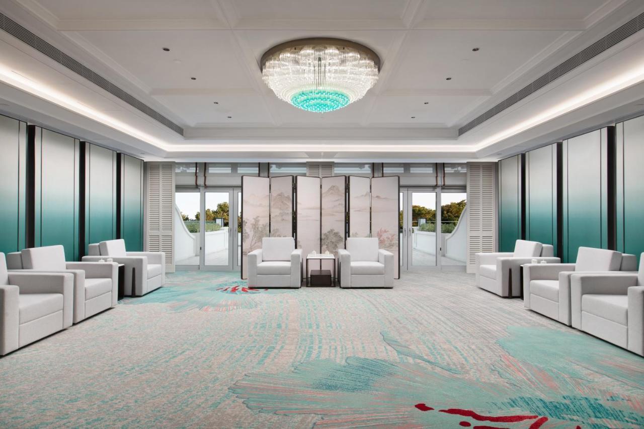 Xiamen International Seaside Hotel -Hotel Corridor Leads To The Stone Exhibition Hall Exteriér fotografie