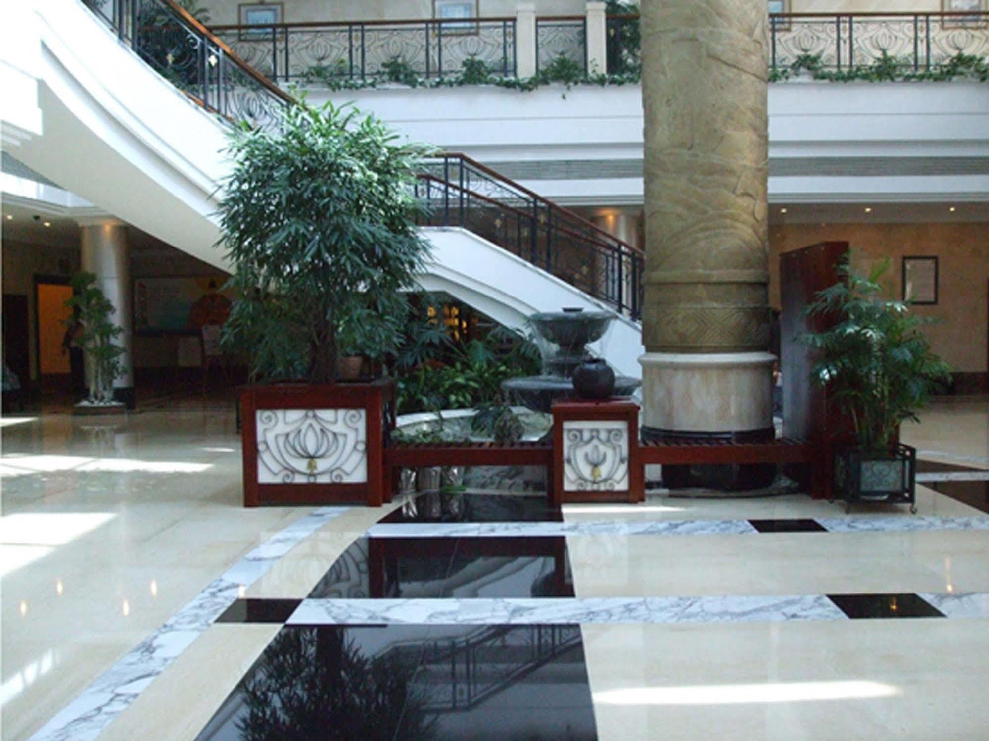 Xiamen International Seaside Hotel -Hotel Corridor Leads To The Stone Exhibition Hall Exteriér fotografie