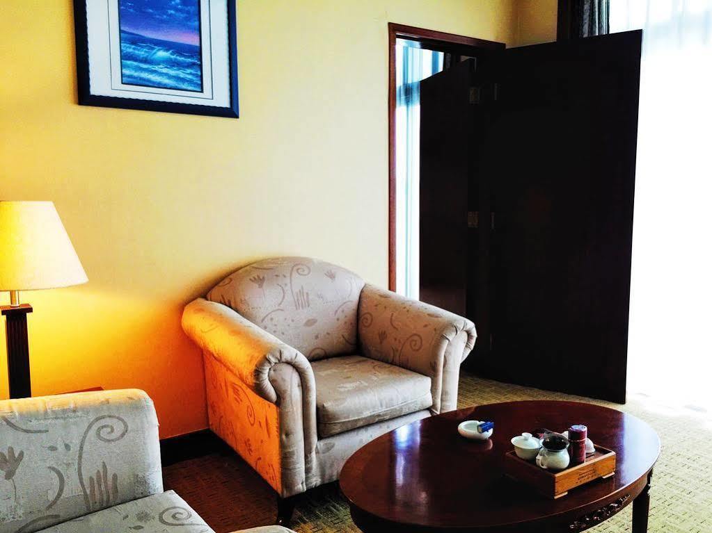 Xiamen International Seaside Hotel -Hotel Corridor Leads To The Stone Exhibition Hall Exteriér fotografie