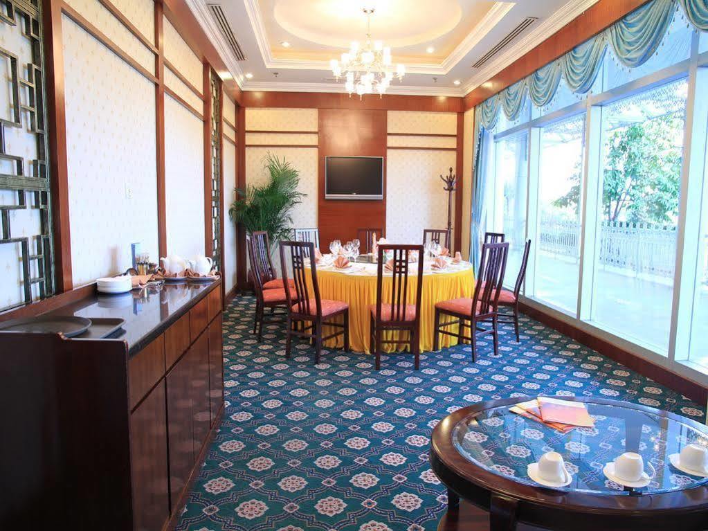 Xiamen International Seaside Hotel -Hotel Corridor Leads To The Stone Exhibition Hall Exteriér fotografie
