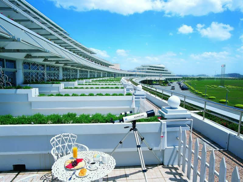 Xiamen International Seaside Hotel -Hotel Corridor Leads To The Stone Exhibition Hall Exteriér fotografie