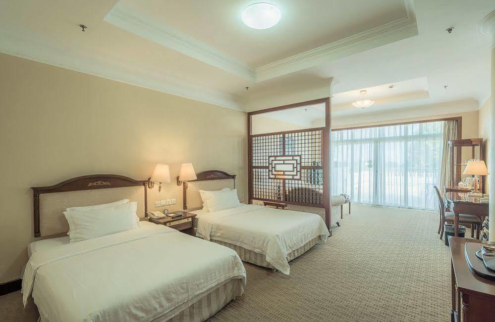 Xiamen International Seaside Hotel -Hotel Corridor Leads To The Stone Exhibition Hall Exteriér fotografie